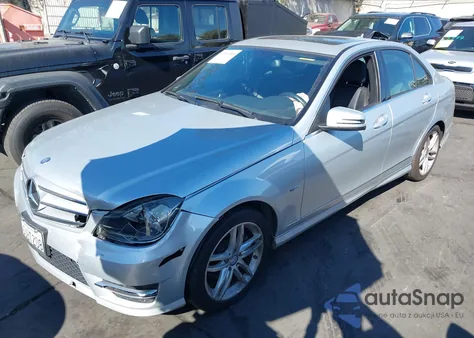 2012 Mercedes-Benz C 250 Luxury/Sport z USA, uszkodzony, nr VIN WDDGF4HB9CA611076